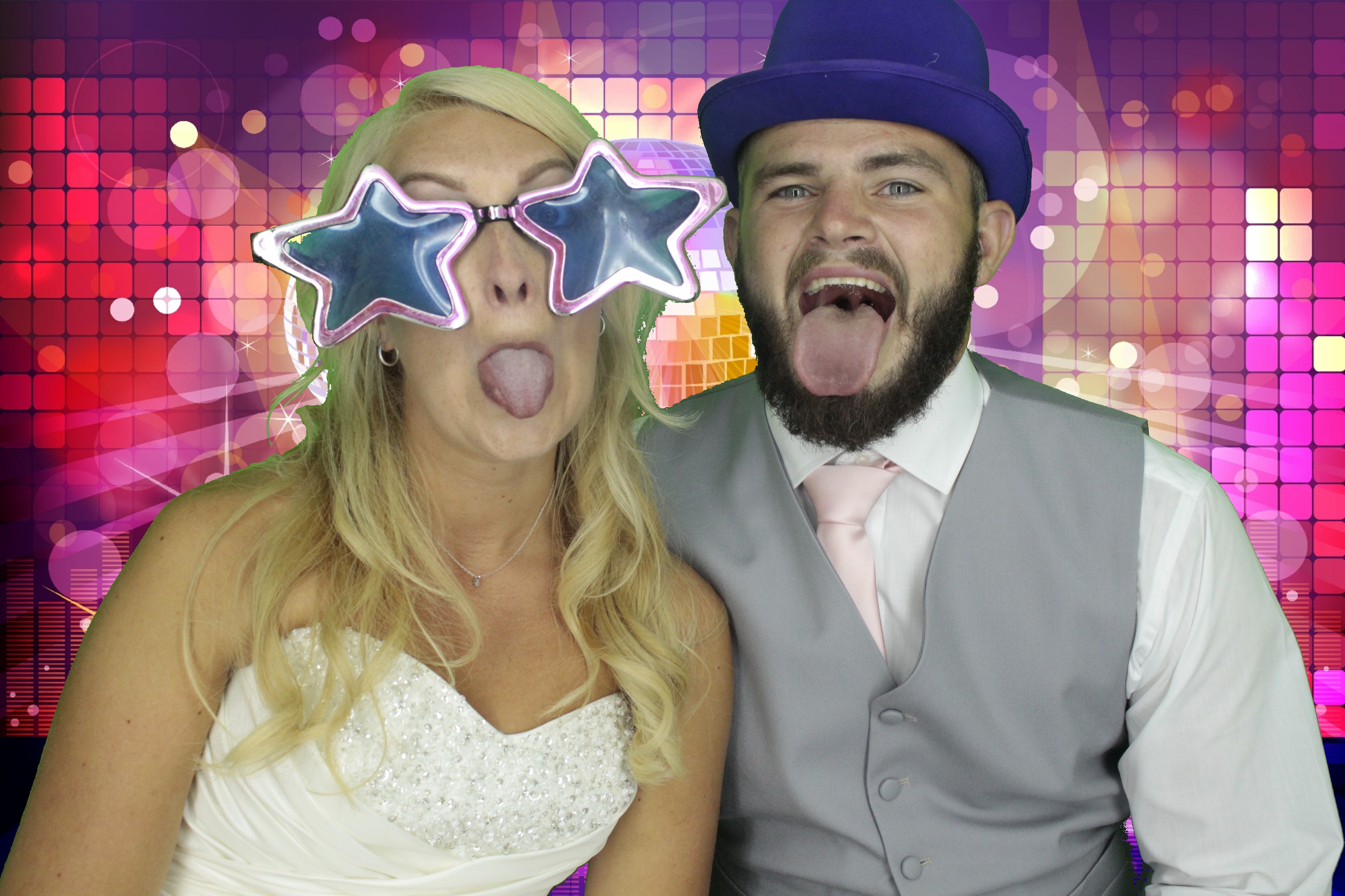 Nikki & Simon | View more photos from the event at gallery.myphotoboothexperience.co.uk/u/MyPhotoBoothExperienceLtd/Nikki-Simon